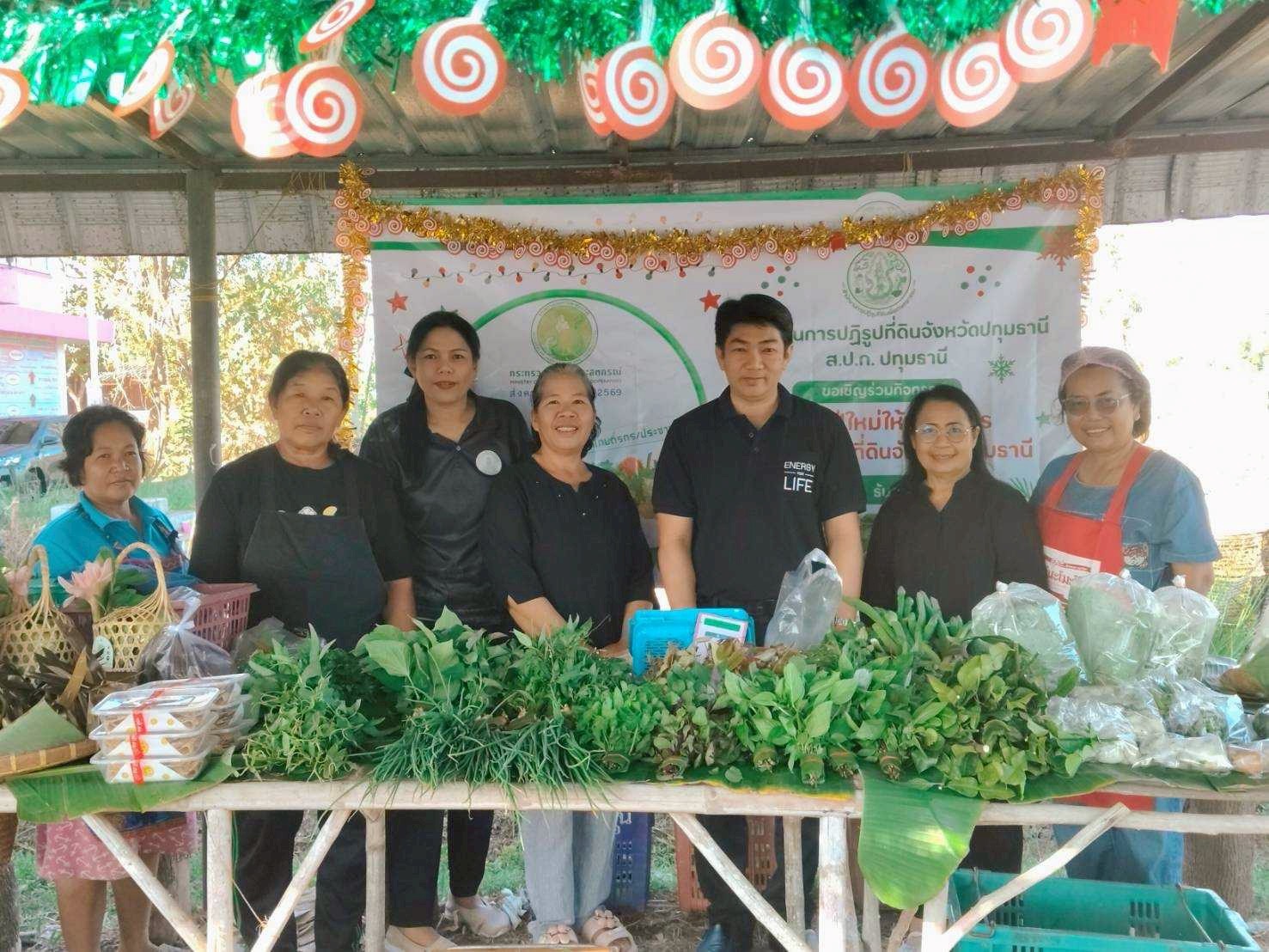 title - ร่วมกับวิสาหกิจชุมชนเกษตรกรผู้ปลูกฝรั่งบ้านเฮา และคณะครู สกร.อำเภอหนองเสือ จัดกิจกรรม 